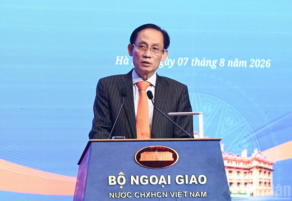 Ủy viên Bộ Chính trị, Bộ trưởng Ngoại giao Lê Hoài Trung phát biểu chỉ đạo tại hội nghị. Ảnh: BND.