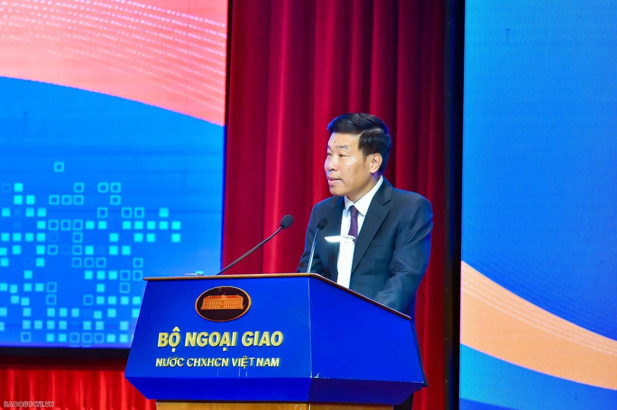 Đồng chí Nguyễn Mạnh Cường, Ủy viên Trung ương Đảng, Phó Bí thư Thường trực Đảng ủy, Thứ trưởng Bộ Ngoại giao phát biểu tại phiên họp. (Ảnh: Quang Hòa) Đồng chí Nguyễn Mạnh Cường, Ủy viên Trung ương Đảng, Phó Bí thư Thường trực Đảng ủy, Thứ trưởng Bộ Ngoại giao phát biểu tại phiên họp. (Ảnh: Quang Hòa)