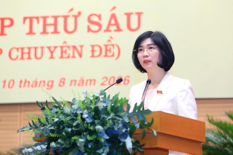 Chủ tịch HĐND TP. Hà Nội Phùng Thị Hồng Hà phát biểu khai mạc kỳ họp.