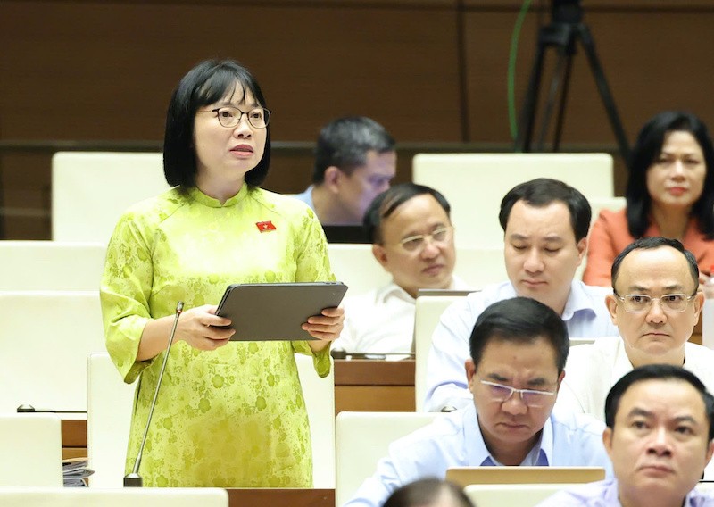 Đại biểu Nguyễn Thị Việt Nga tham gia thảo luận - Ảnh: Quang Phúc.