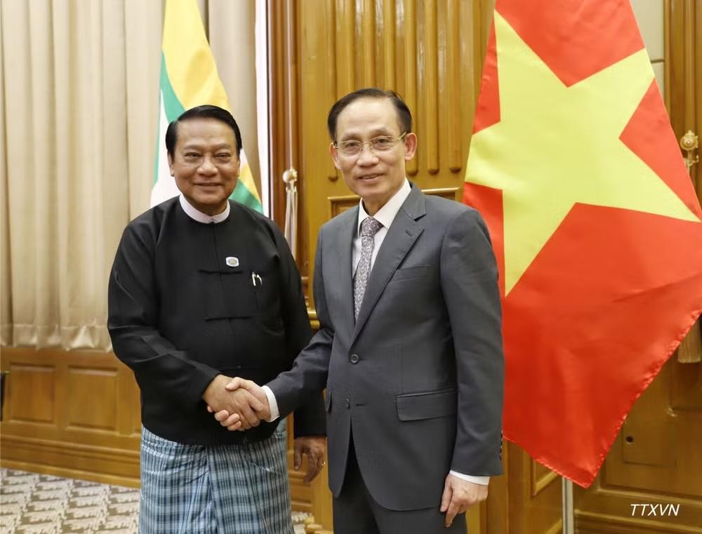 Bộ trưởng Ngoại giao Lê Hoài Trung hội kiến Chủ tịch Hạ viện, Chủ tịch Đảng Đoàn kết và Phát triển Liên bang Myanmar (USDP) U Khin Yi.