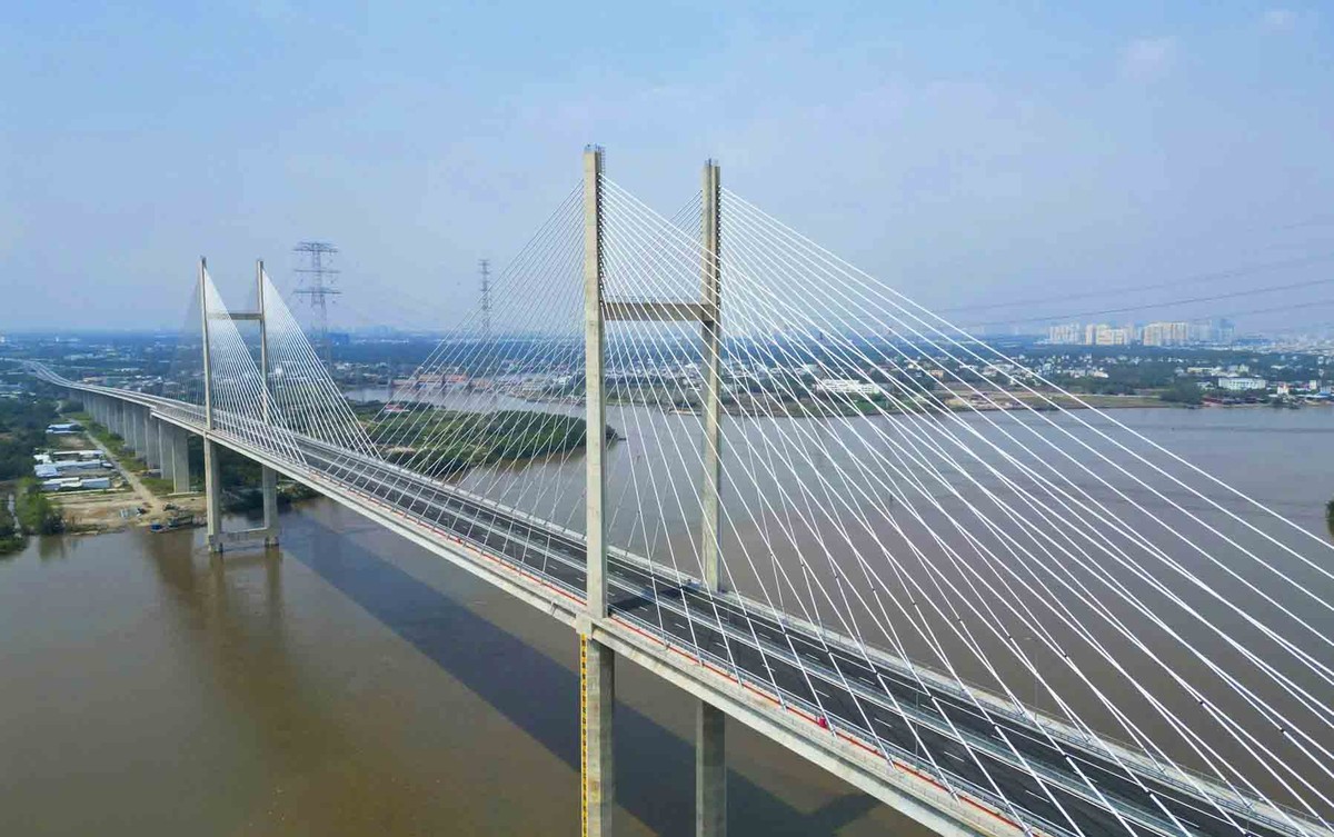 Cầu Bình Khánh, công trình vượt sông Soài Rạp thuộc tuyến cao tốc Bến Lức - Long Thành, được khánh thành vào ngày 19/12/2025. Công trình có tổng mức đầu tư hơn 3.700 tỷ đồng. Cầu Bình Khánh, công trình vượt sông Soài Rạp thuộc tuyến cao tốc Bến Lức - Long Thành, được khánh thành vào ngày 19/12/2025. Công trình có tổng mức đầu tư hơn 3.700 tỷ đồng.