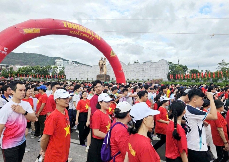 Chương trình đi bộ “Cùng Việt Nam tiến bước” năm 2026 tại tỉnh Gia Lai thu hút hơn 9.000 người đăng ký tham gia. Ảnh: P.H.