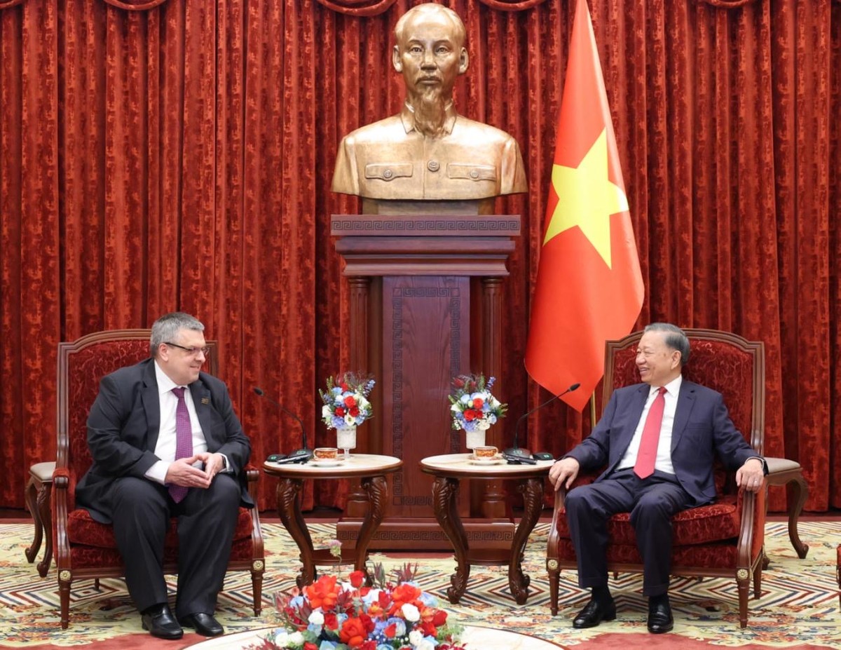 Tổng Bí thư, Chủ tịch nước Tô Lâm trao đổi với đại diện Hãng Thông tấn.