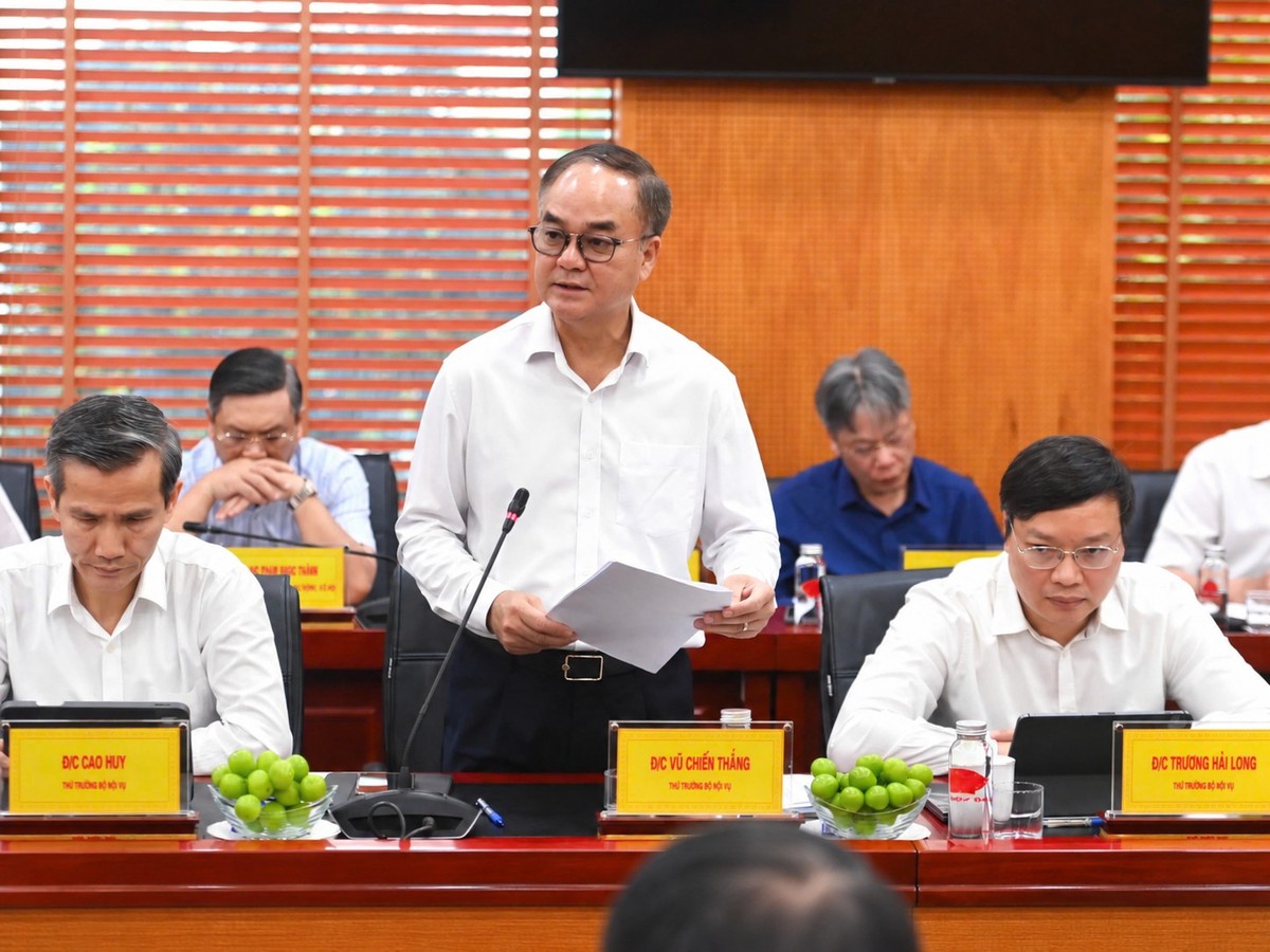 Thứ trưởng Bộ Nội vụ Vũ Chiến Thắng báo cáo công việc 8 tháng năm 2026.