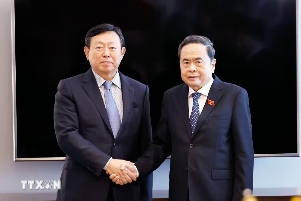 Chủ tịch Quốc hội Trần Thanh Mẫn tiếp ông Shin Dong Bin, Chủ tịch Tập đoàn Lotte (Hàn Quốc). (Ảnh: Doãn Tấn/TTXVN)