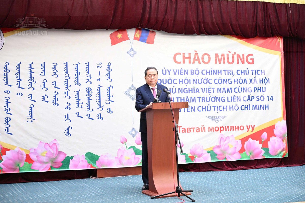 Chủ tịch Quốc hội Trần Thanh Mẫn phát biểu tại Trường liên cấp số 14 mang tên Chủ tịch Hồ Chí Minh ở Mông Cổ. Ảnh: QH.