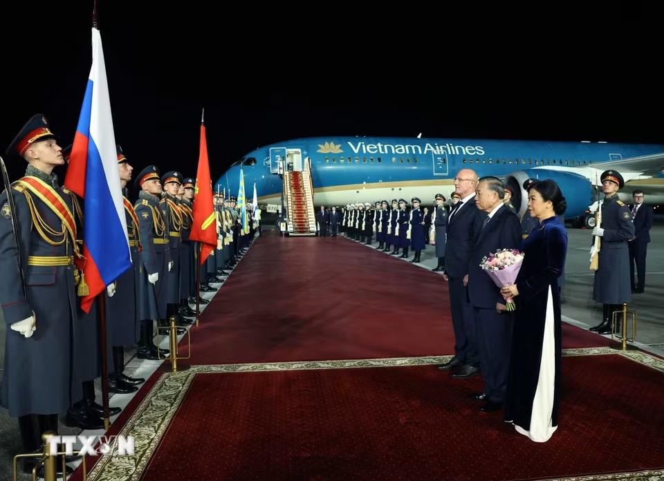 Lễ tiễn Tổng Bí thư, Chủ tịch nước Tô Lâm và Phu nhân tại sân bay Vnukovo, thủ đô Moscow. (Ảnh: Thống Nhất/TTXVN) Lễ tiễn Tổng Bí thư, Chủ tịch nước Tô Lâm và Phu nhân tại sân bay Vnukovo, thủ đô Moscow. (Ảnh: Thống Nhất/TTXVN)