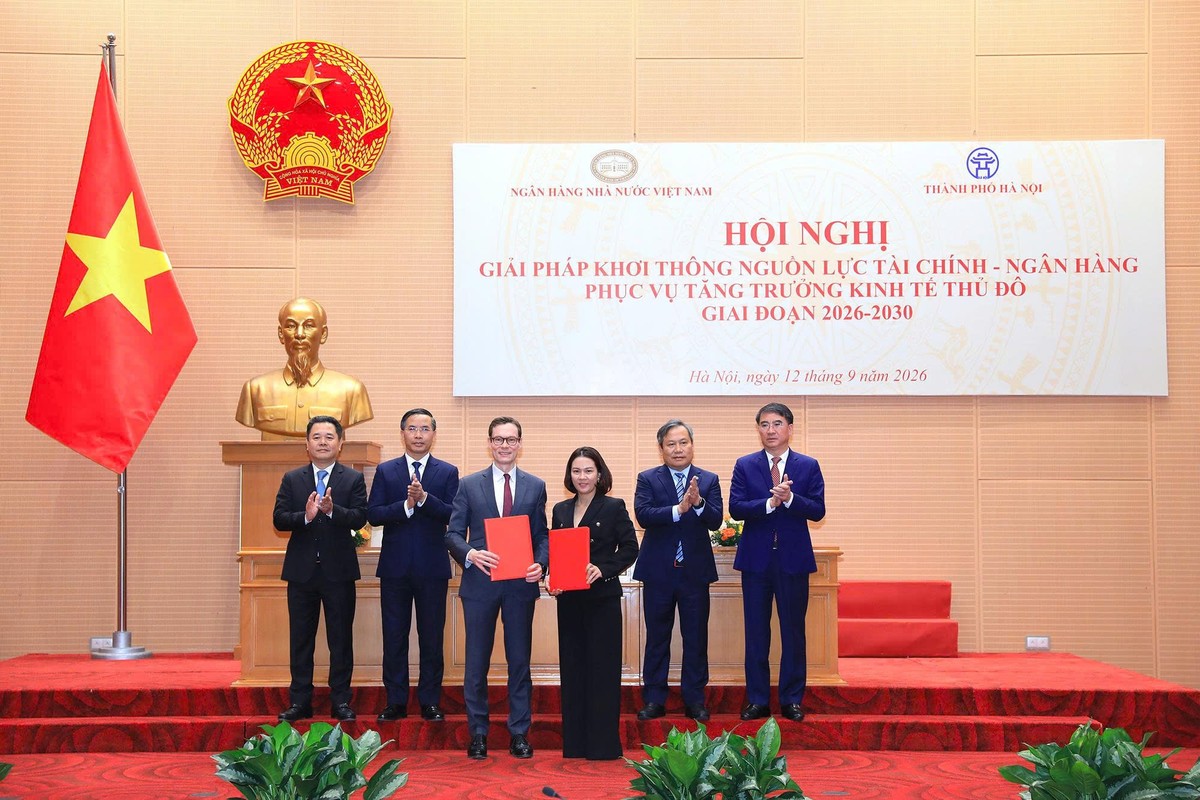 Lãnh đạo Ngân hàng Nhà nước Việt Nam và UBND TP. Hà Nội chứng kiến Lễ ký thỏa thuận hợp tác giữa các tổ chức tín dụng và các doanh nghiệp trên địa bàn thành phố phục vụ trực tiếp cho các chương trình, dự án lớn, quan trọng của Thủ đô.