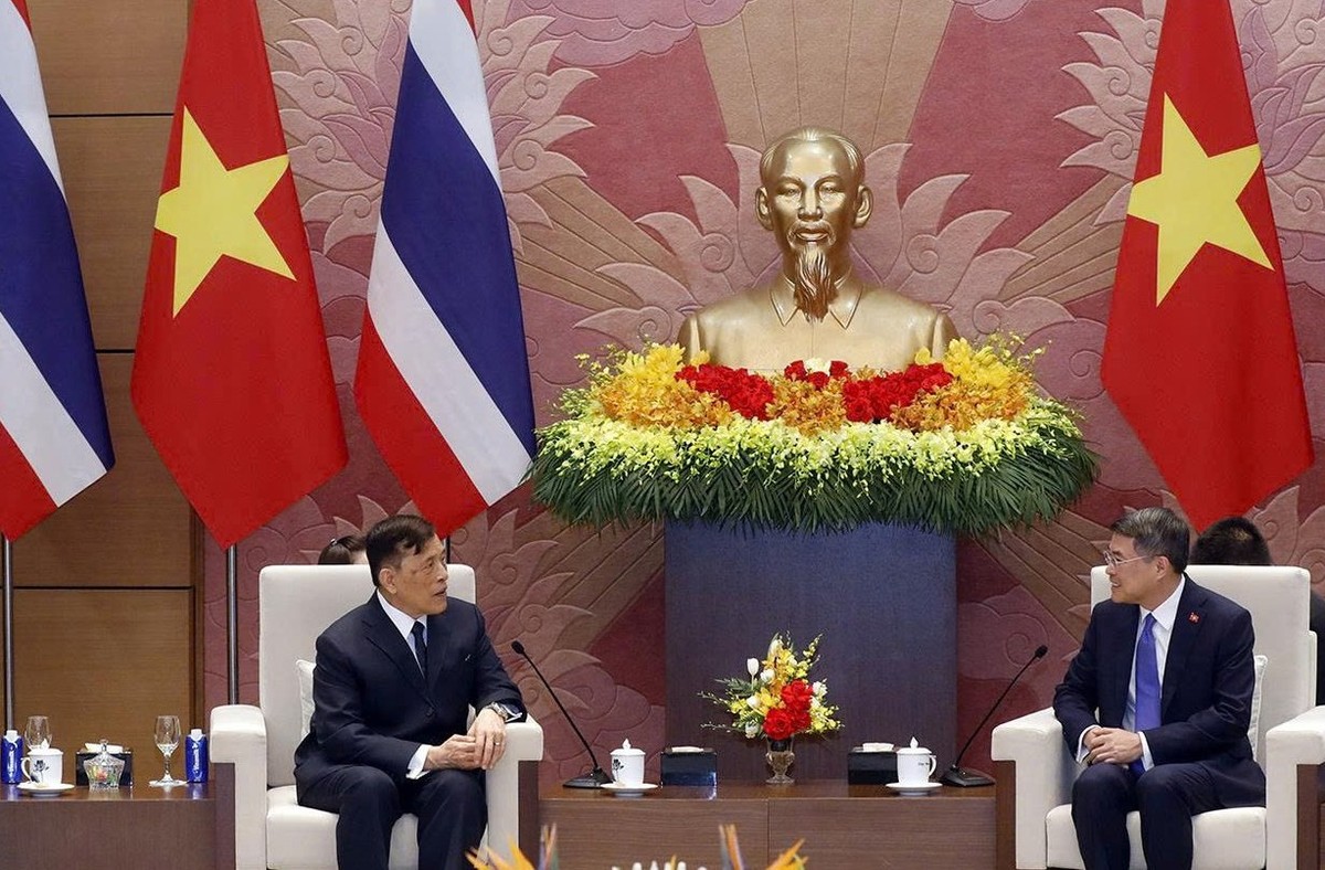 Thủ tướng Lê Minh Hưng hội kiến Nhà vua Vương quốc Thái Lan Maha Vajiralongkorn Phra Vajiraklaochaoyuhua và Hoàng hậu.