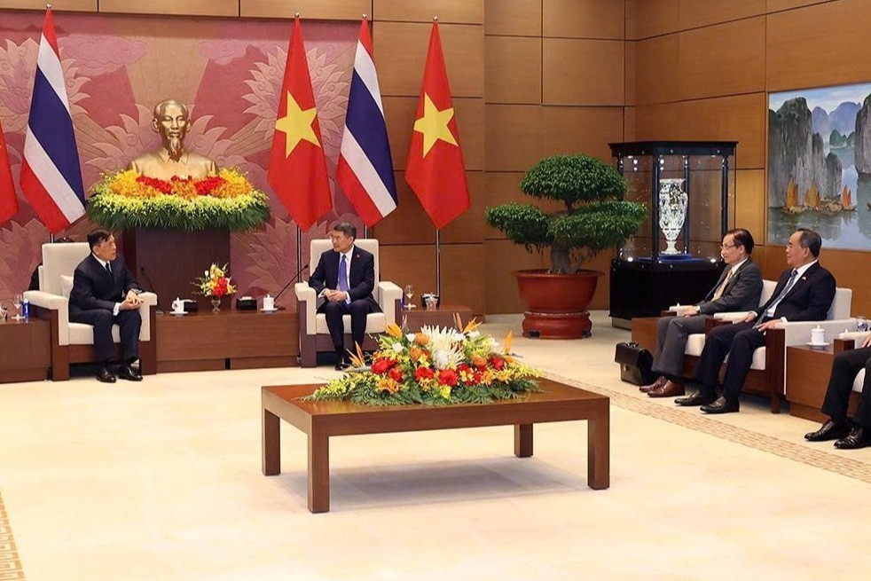 Thủ tướng Lê Minh Hưng hội kiến Nhà vua Vương quốc Thái Lan Maha Vajiralongkorn Phra Vajiraklaochaoyuhua và Hoàng hậu.