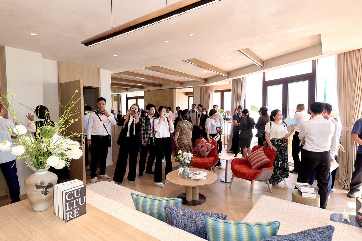 Khách hàng trực tiếp trải nghiệm không gian sống bên trong căn mẫu The Elite. Khách hàng trực tiếp trải nghiệm không gian sống bên trong căn mẫu The Elite.