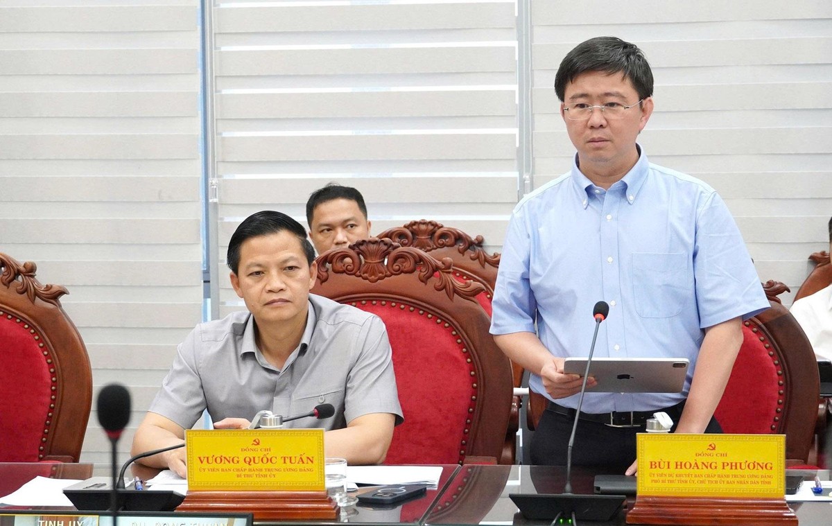 Chủ tịch UBND tỉnh Quảng Trị Bùi Hoàng Phương chỉ đạo các sở ban ngành đồng hành hỗ trợ nhà đầu tư trong quá trình triển khai dự án. Ảnh: Hồng Mến