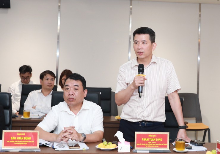 Giám đốc Sở Văn hóa, Thể thao và Du lịch Phạm Tuấn Long phát biểu tại hội nghị. Giám đốc Sở Văn hóa, Thể thao và Du lịch Phạm Tuấn Long phát biểu tại hội nghị.