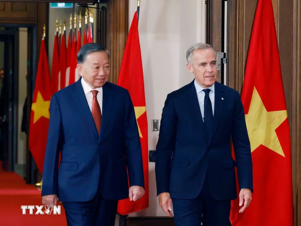Thủ tướng Canada Mark Carney đón Tổng Bí thư, Chủ tịch nước Tô Lâm. (Ảnh: Thống Nhất/TTXVN)