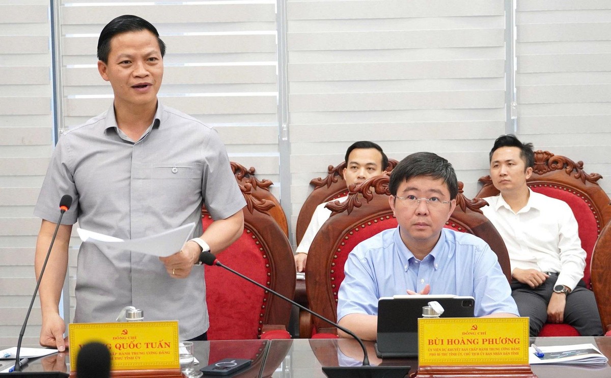 Bí thư Tỉnh uỷ Quảng Trị Vương Quốc Tuấn phát biểu kết luận tại buổi làm việc. Ảnh: Hồng Mến