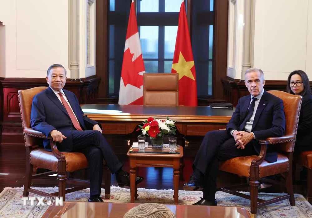Tổng Bí thư, Chủ tịch nước Tô Lâm gặp hẹp Thủ tướng Canada Mark Carney. (Ảnh: Thống Nhất/TTXVN)