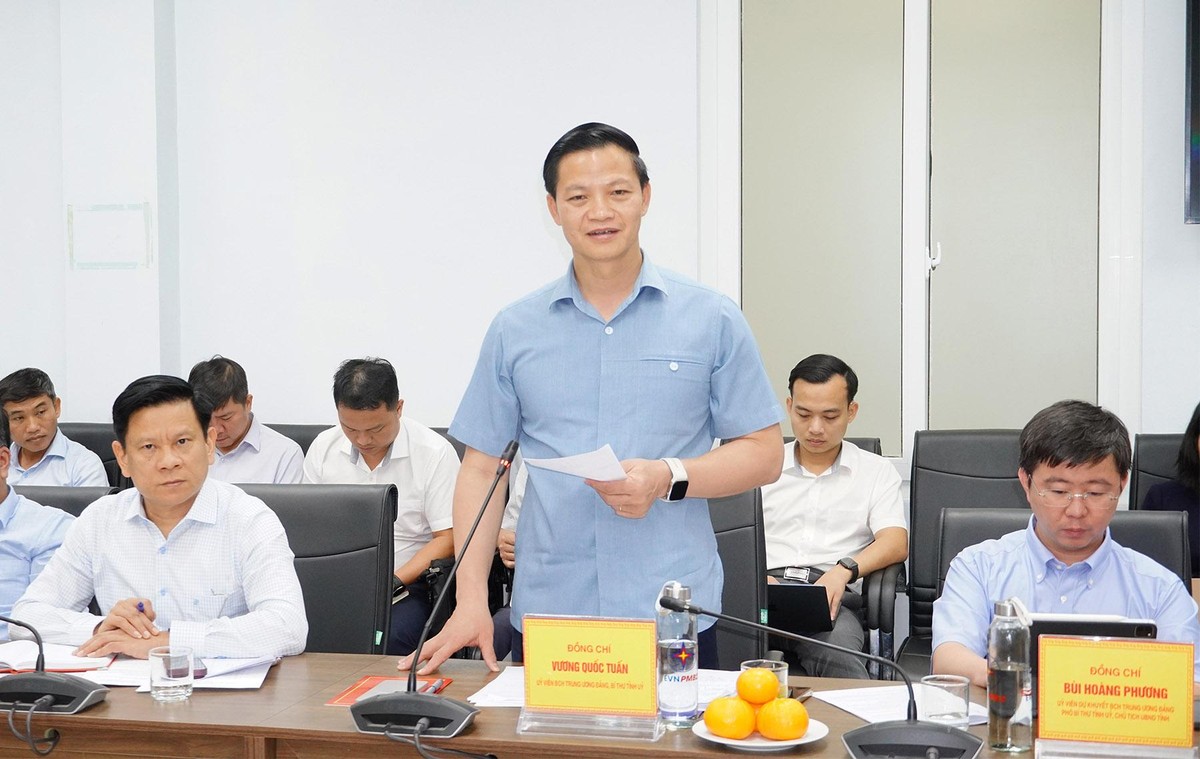 Bí thư Tỉnh ủy Quảng Trị Vương Quốc Tuấn phát biểu kết luận tại buổi làm việc. Ảnh: Mỹ Hạnh - Trường Nhật