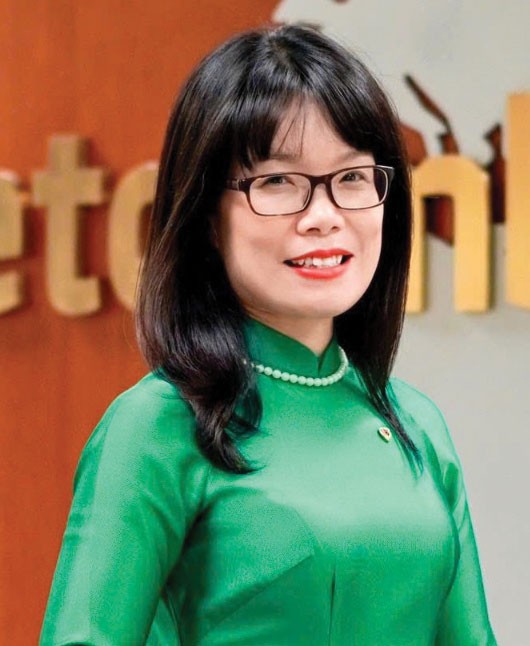 Bà Đoàn Hồng Nhung, Thành viên Ban điều hành, Giám đốc Khối Bán lẻ Vietcombank
