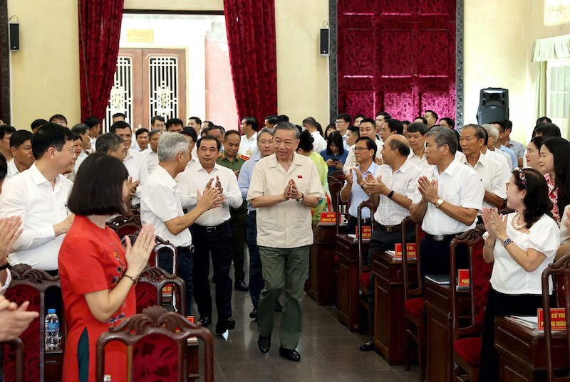 Tổng Bí thư, Chủ tịch nước Tô Lâm tiếp xúc cử tri trước Kỳ họp thứ 2, Quốc hội khóa XVI - Ảnh: Đức Thanh. Tổng Bí thư, Chủ tịch nước Tô Lâm tiếp xúc cử tri trước Kỳ họp thứ 2, Quốc hội khóa XVI - Ảnh: Đức Thanh.