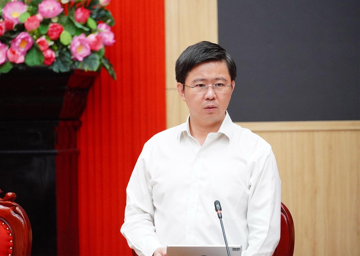 Chủ tịch UBND tỉnh Quảng Trị Bùi Hoàng Phương phát biểu chỉ đạo tại cuộc họp. Chủ tịch UBND tỉnh Quảng Trị Bùi Hoàng Phương phát biểu chỉ đạo tại cuộc họp.