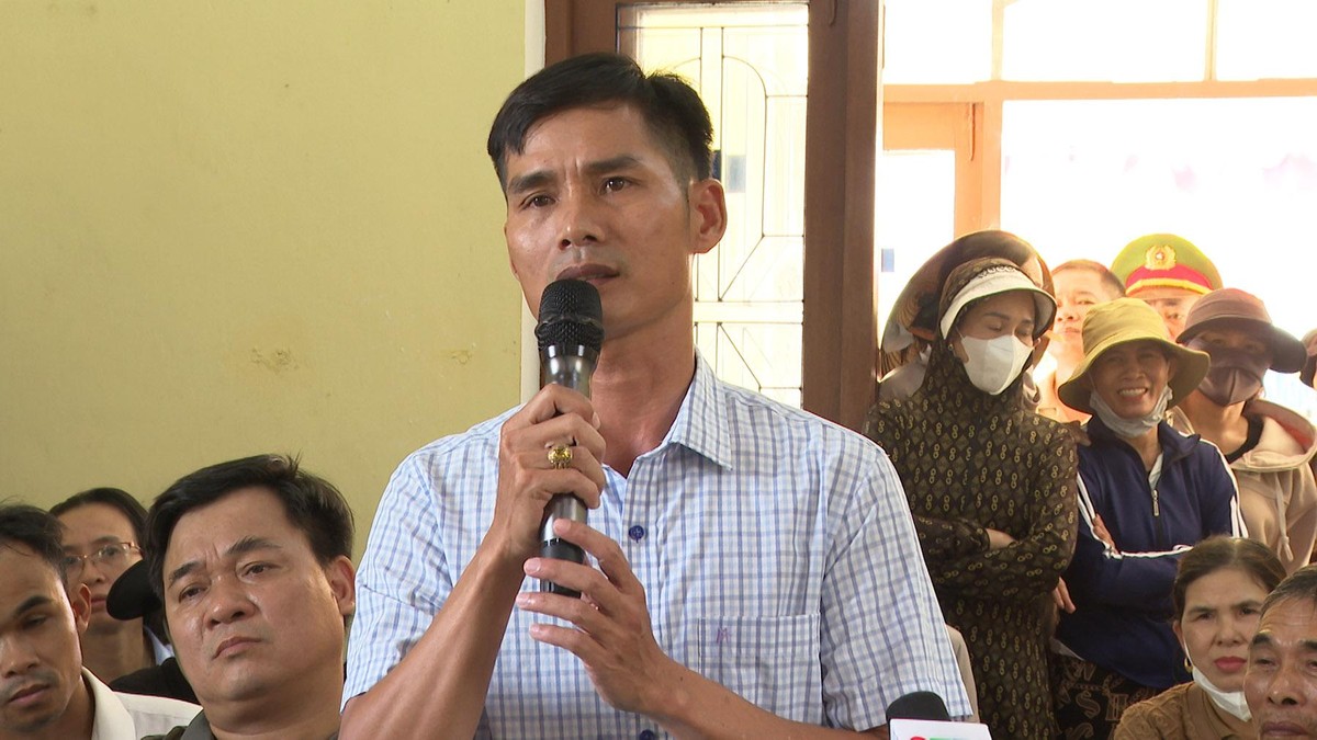 Người dân xã Mỹ Thủy phát biểu tại buổi đối thoại. Ảnh: Trường Nhật Người dân xã Mỹ Thủy phát biểu tại buổi đối thoại. Ảnh: Trường Nhật