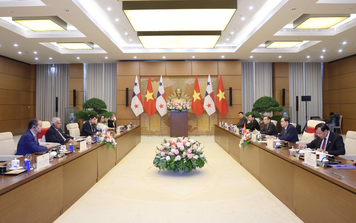 Chủ tịch Quốc hội Trần Thanh Mẫn hội kiến Tổng thống Panama José Raúl Mulino.