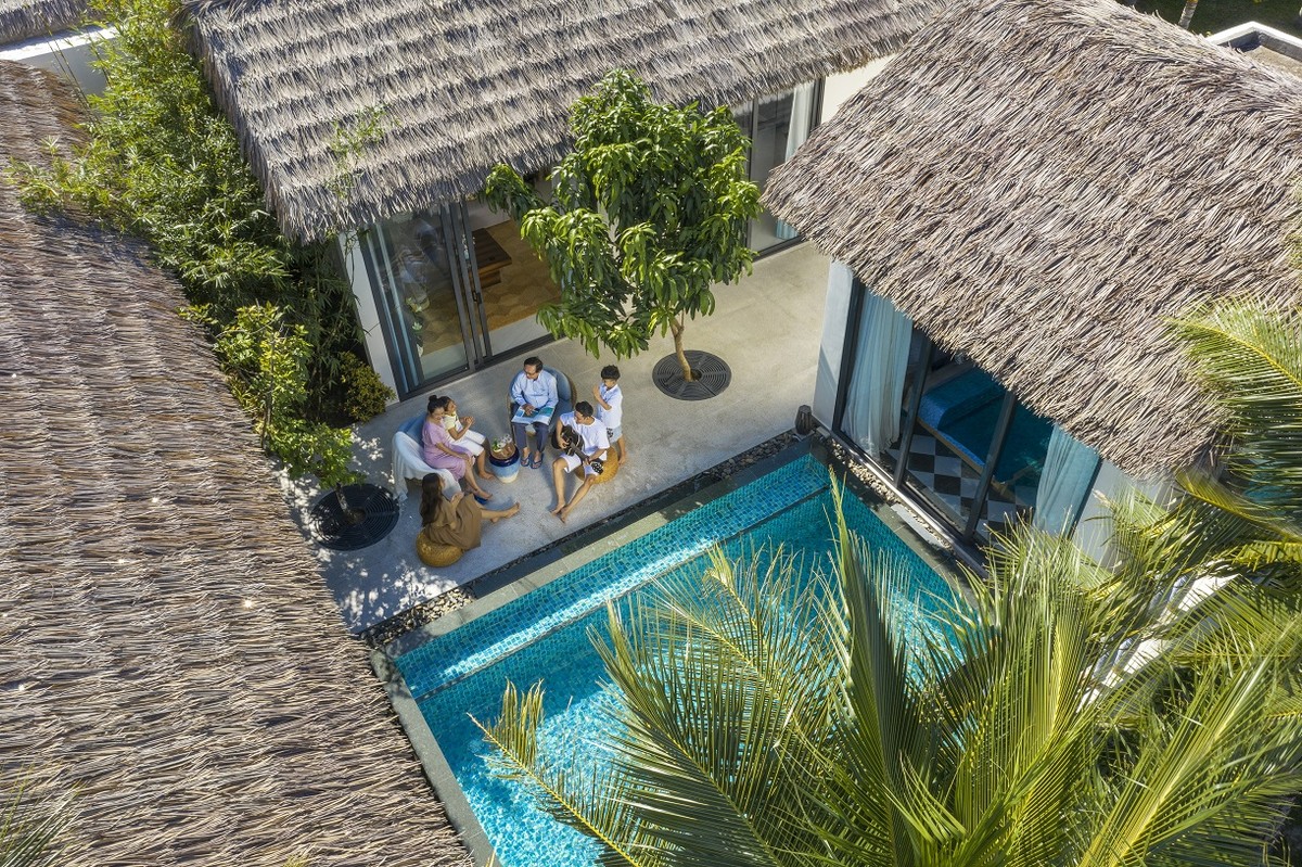 Không gian biệt thự mái lá tại New World Phu Quoc, một trong những lựa chọn lưu trú dành cho gia đình và nhóm bạn tại Nam đảo.