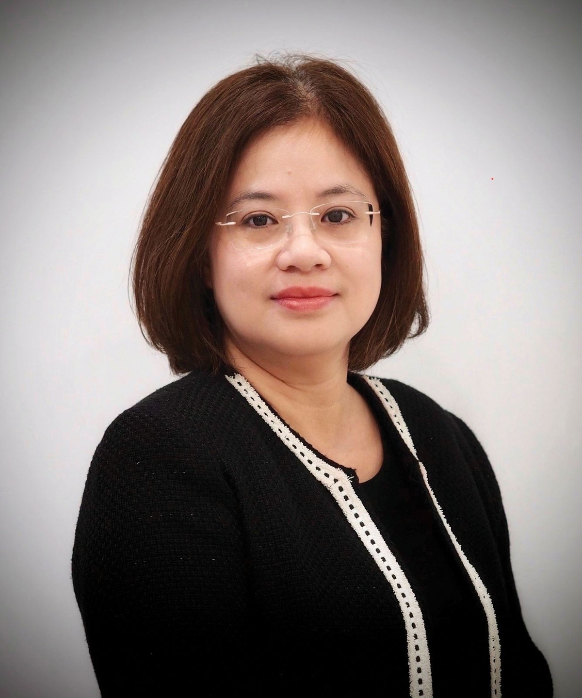 Bà Tạ Thị Tuệ Anh, Giám đốc Khối Khách hàng Định chế tài chính HSBC