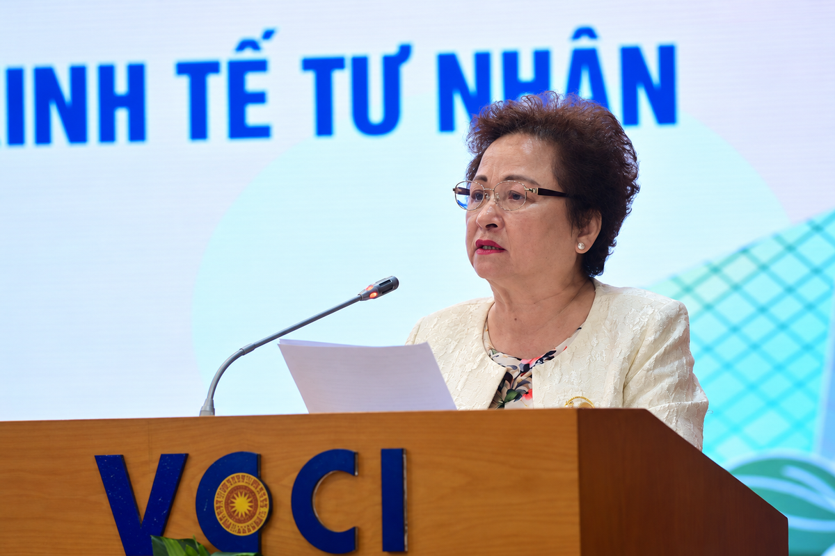 Anh hùng Lao động Nguyễn Thị Nga tham dự và phát biểu tại Hội nghị“Doanh nghiệp, doanh nhân tư nhân Việt Nam với đổi mới mô hình phát triển đất nước và chính sách đảng viên làm kinh tế tư nhân” do Ban Chính sách, chiến lược Trung ương chủ trì, phối hợp với Đảng uỷ Liên đoàn Thương mại và Công nghiệp Việt Nam (VCCI) tổ chức tháng 5/2026