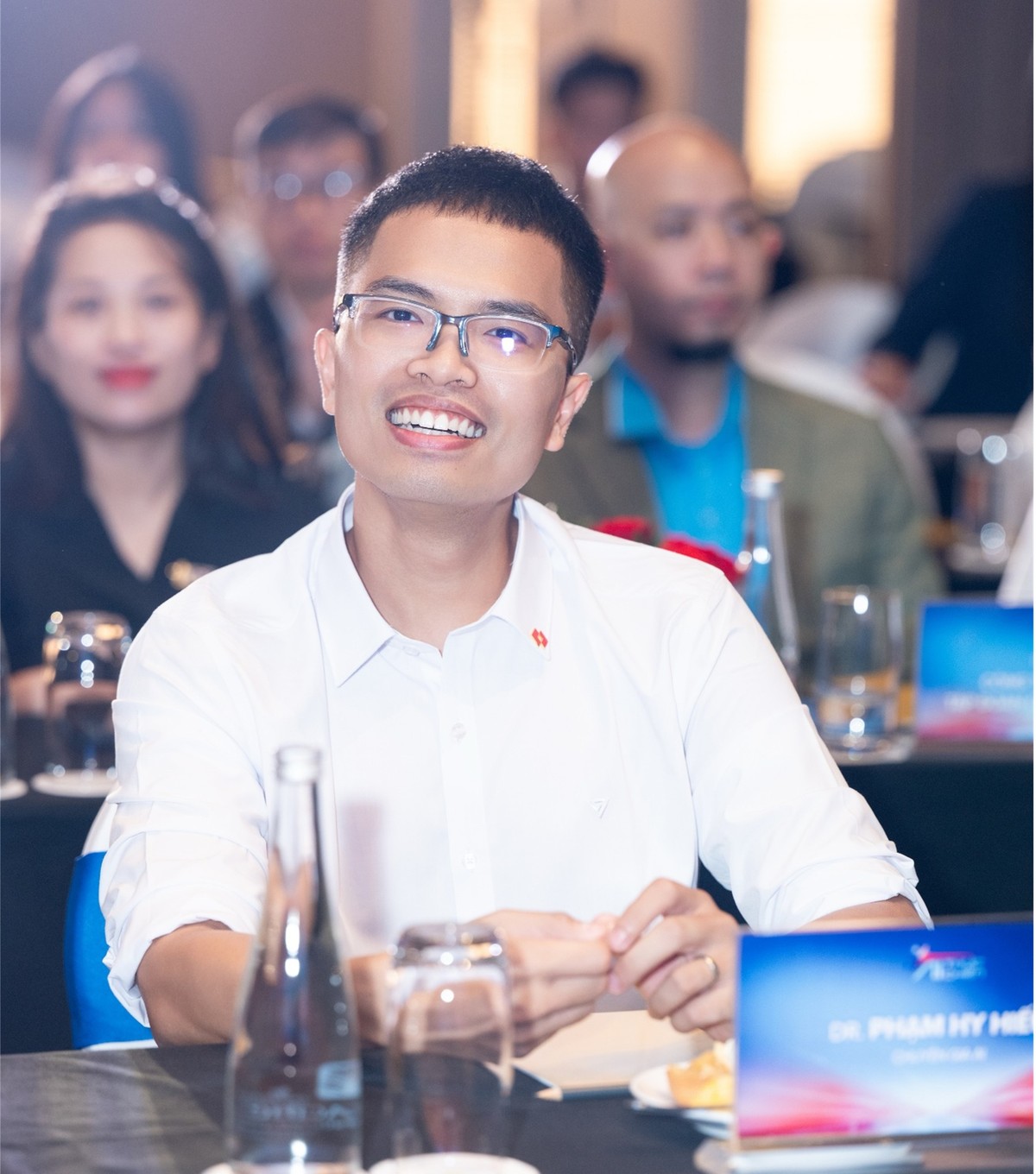 TS. Phạm Hy Hiếu, chuyên gia AI người Việt từng làm việc tại Google Brain, xAI và OpenAI, hiện là Giám đốc Khối Chuyển đổi Trí tuệ Nhân tạo của Techcombank sẽ đồng hành cùng các thí sinh AI Thực chiến mùa 2. Ảnh: BTC.