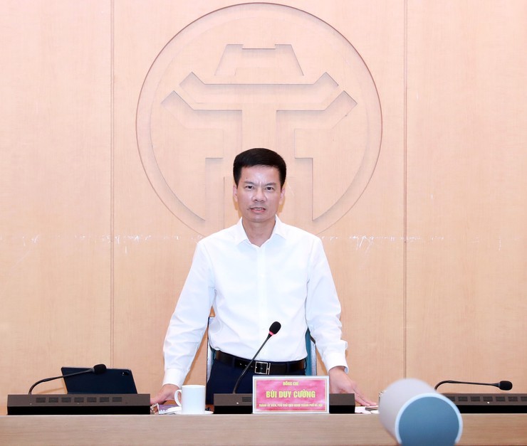 Phó Chủ tịch UBND TP. Hà Nội Bùi Duy Cường phát biểu tại cuộc họp.