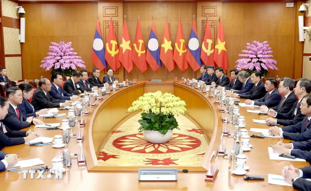 Đồng chí Trần Cẩm Tú, Ủy viên Bộ Chính trị, Thường trực Ban Bí thư hội đàm với đồng chí Vilay Lakhamphong, Ủy viên Bộ Chính trị, Thường trực Ban Bí thư Trung ương Đảng Nhân dân Cách mạng Lào sang thăm chính thức Việt Nam. (Ảnh: Phương Hoa/TTXVN) Đồng chí Trần Cẩm Tú, Ủy viên Bộ Chính trị, Thường trực Ban Bí thư hội đàm với đồng chí Vilay Lakhamphong, Ủy viên Bộ Chính trị, Thường trực Ban Bí thư Trung ương Đảng Nhân dân Cách mạng Lào sang thăm chính thức Việt Nam. (Ảnh: Phương Hoa/TTXVN)