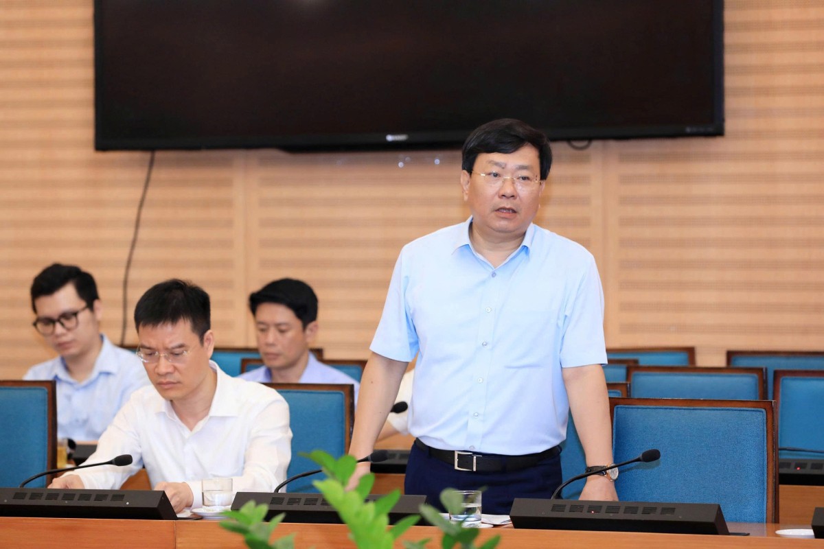 Ông Võ Nguyên Phong, Giám đốc Sở Xây dựng Hà Nội phát biểu tại cuộc họp.