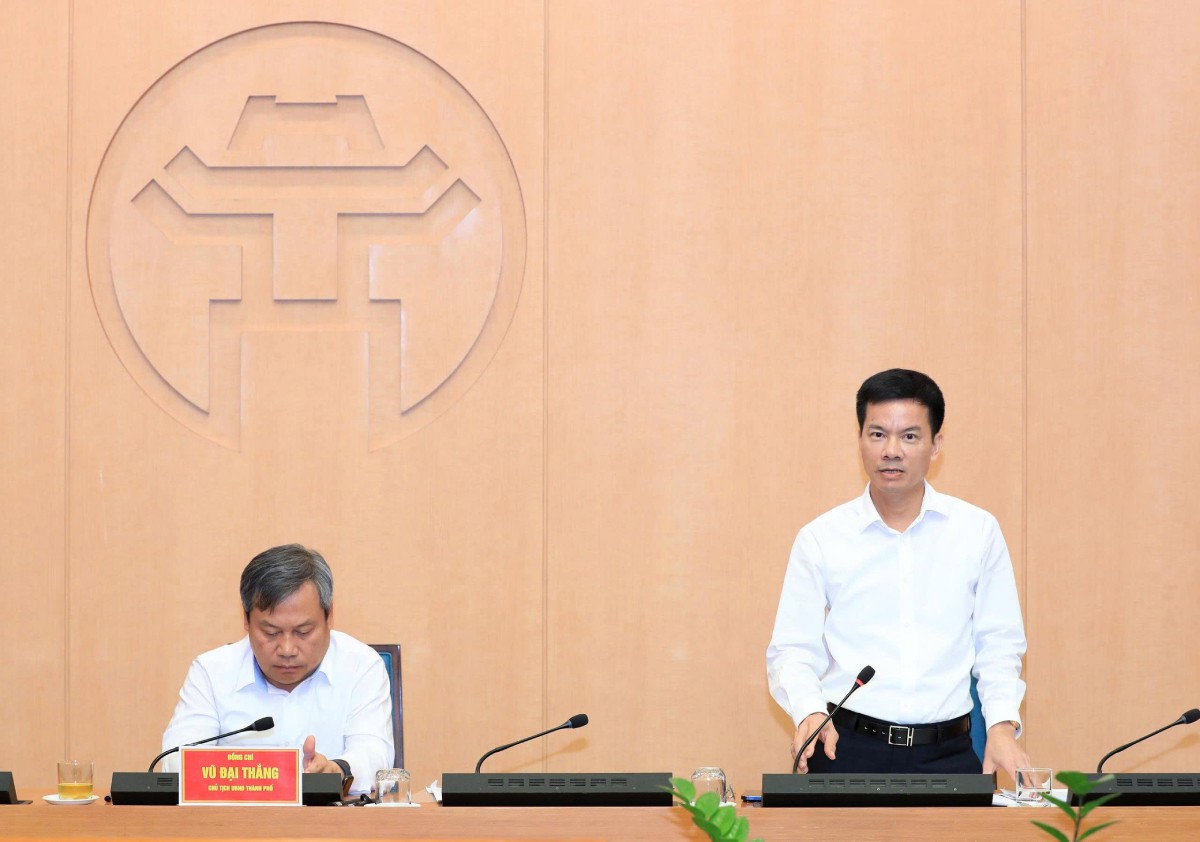 Phó Chủ tịch UBND TP. Hà Nội Bùi Duy Cường phát biểu tại cuộc họp.