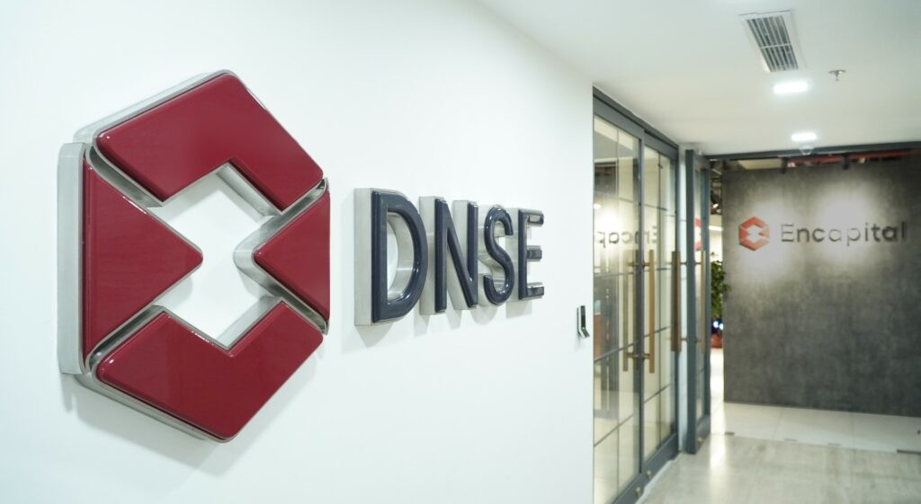 Lũy kế 9 tháng đầu năm 2026, doanh thu hoạt động của DNSE đạt gần 1.303 tỷ đồng, tăng 27% so với cùng kỳ năm trước
