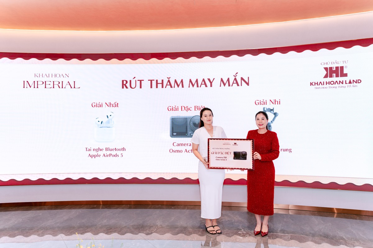 Không khí sự kiện tiếp tục được đẩy lên cao trào với chương trình rút thăm may mắn đầy kịch tính.