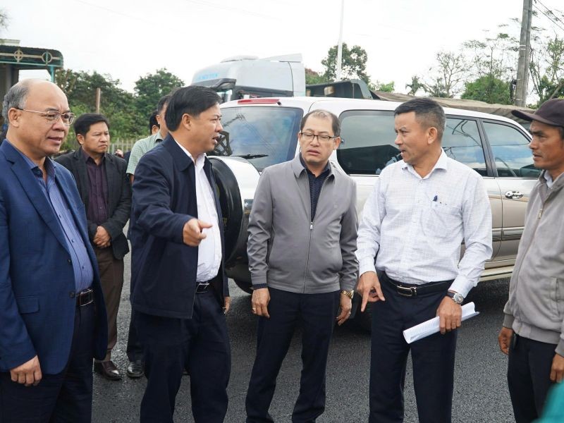 Ông Lương Nguyễn Minh Triết, Bí thư Tỉnh ủy Đắk Lắk kiểm tra, chỉ đạo tại các dự án ở hiện trường. Ông Lương Nguyễn Minh Triết, Bí thư Tỉnh ủy Đắk Lắk kiểm tra, chỉ đạo tại các dự án ở hiện trường.