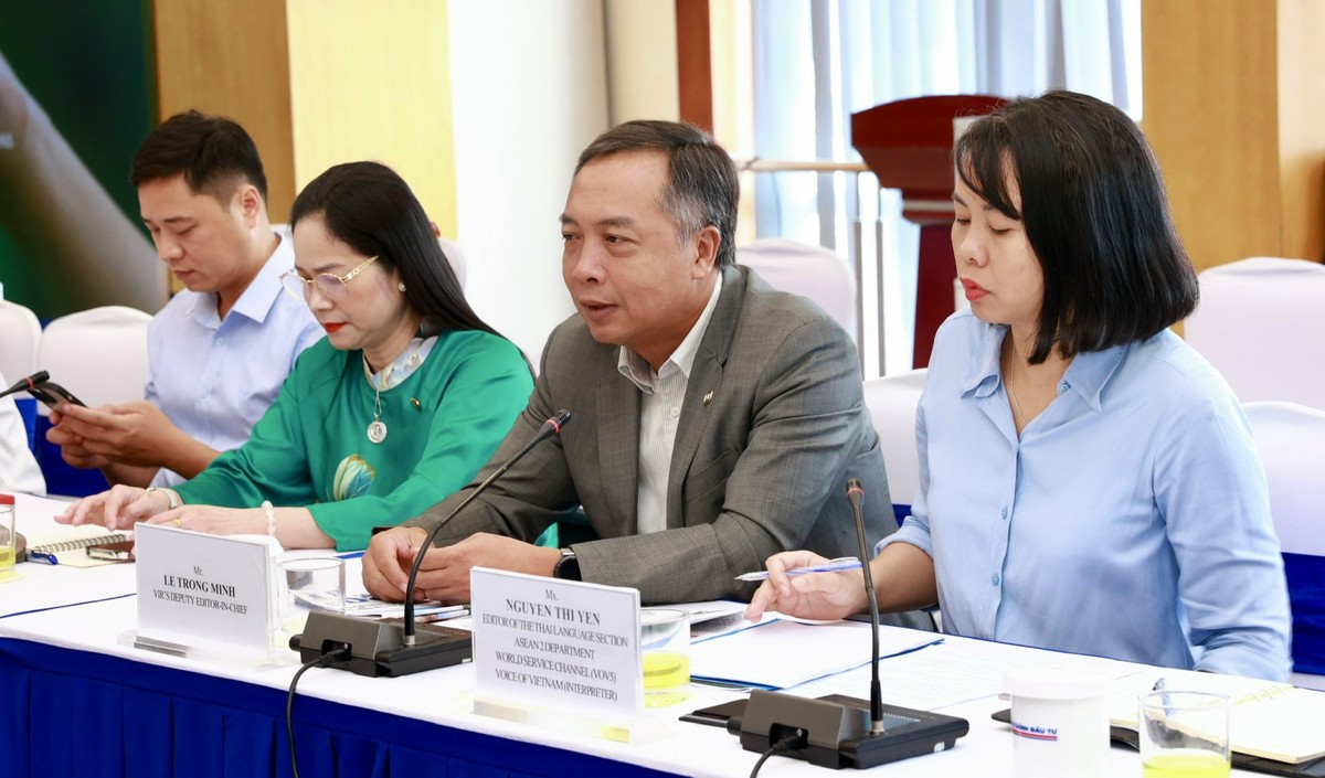 Ông Lê Trọng Minh, Phó Bí thư Đảng ủy, Phó Tổng Biên tập Báo Tài chính - Đầu tư phát biểu chào mừng. Ông Lê Trọng Minh, Phó Bí thư Đảng ủy, Phó Tổng Biên tập Báo Tài chính - Đầu tư phát biểu chào mừng.
