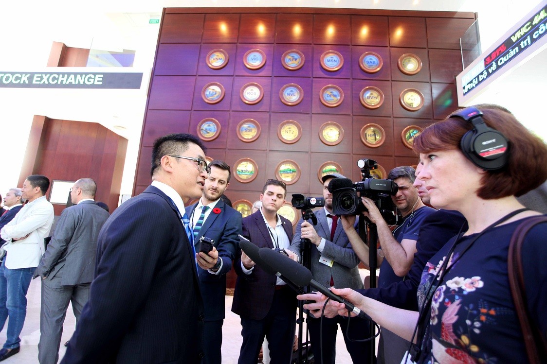 Thủ tướng Canada Justin Trudeau thăm và đánh cồng tại HOSE ảnh 10