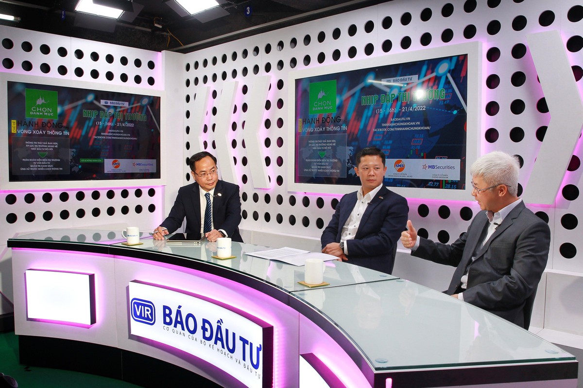 Các diễn giả trao đổi tại Talkshow. Ảnh: Chí Cường