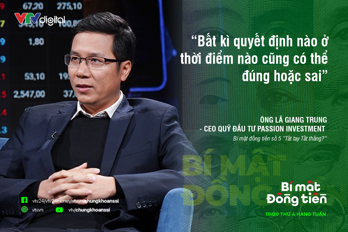 Là người từng có kinh nghiệm “xương máu” thua lỗ khoảng 4-5 triệu USD (hơn 100 tỷ đồng) vì all-in, ông Trung chia sẻ rằng nhà đầu tư chỉ nên 'all in' khi biết xác suất thắng là 100%, bởi nếu tồn tại những rủi ro dù chỉ là nhỏ nhất cũng có thể dẫn đến trắng tay. Là người từng có kinh nghiệm “xương máu” thua lỗ khoảng 4-5 triệu USD (hơn 100 tỷ đồng) vì all-in, ông Trung chia sẻ rằng nhà đầu tư chỉ nên 'all in' khi biết xác suất thắng là 100%, bởi nếu tồn tại những rủi ro dù chỉ là nhỏ nhất cũng có thể dẫn đến trắng tay.