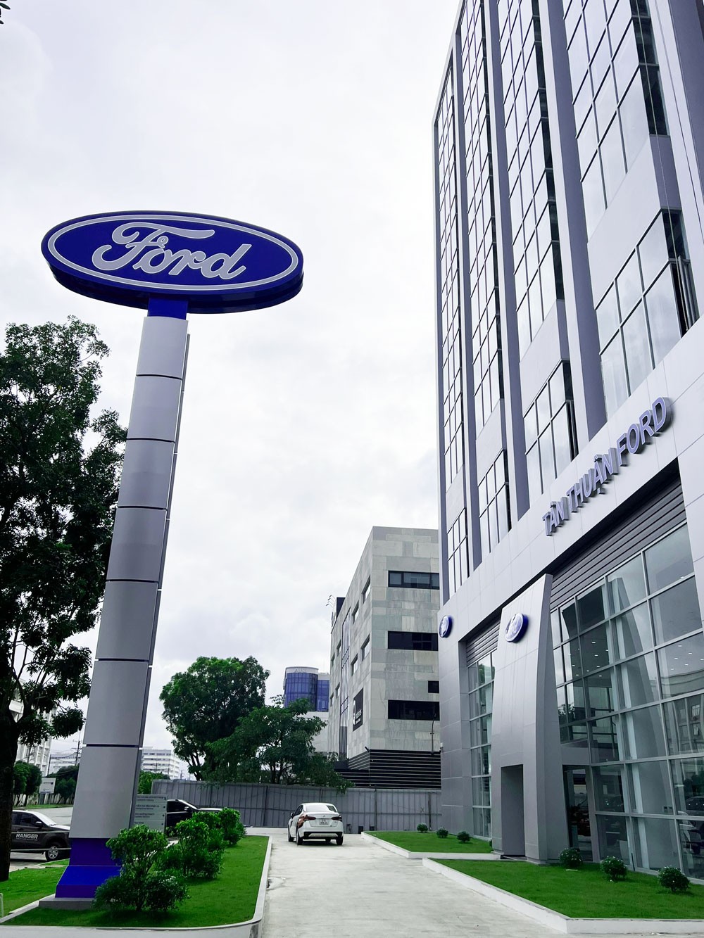 Tân Thuận Ford - Đại lý đạt tiêu chuẩn toàn cầu Ford Signature