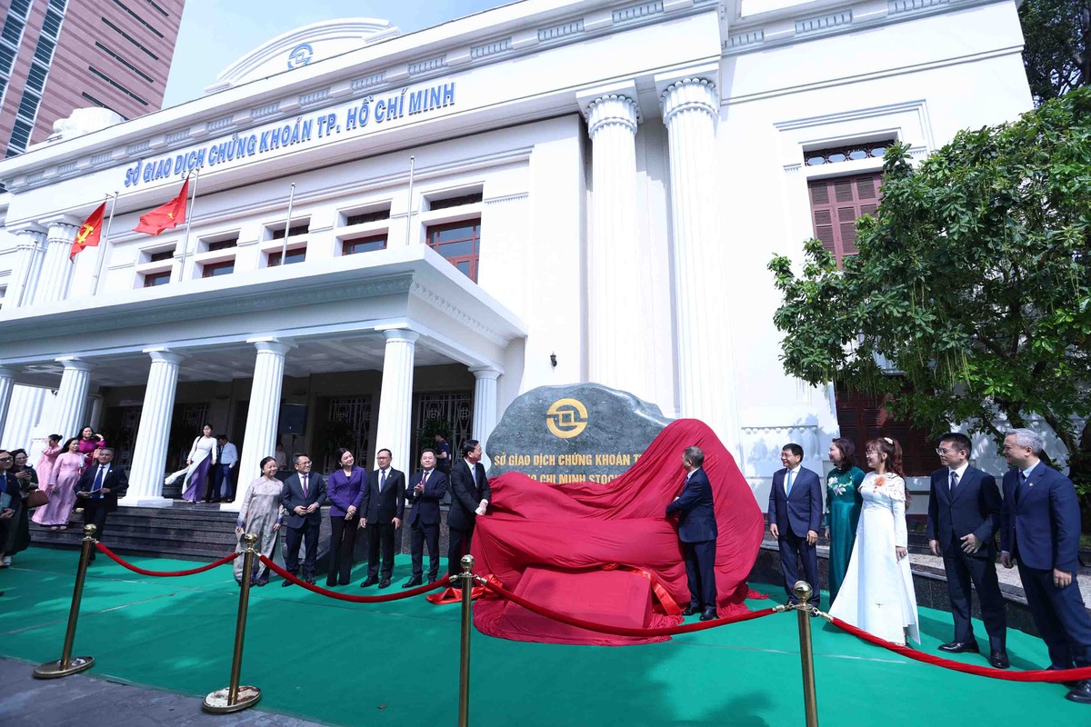 Nghi lễ ra mắt bảng tên mới của Sở Giao dịch Chứng khoán TP.HCM. Ảnh: Lê Toàn Nghi lễ ra mắt bảng tên mới của Sở Giao dịch Chứng khoán TP.HCM. Ảnh: Lê Toàn