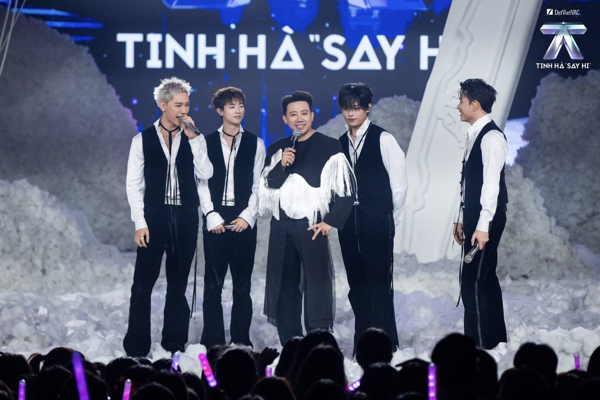 Tinh Hà “Say Hi” - một trong những chương trình bom tấn trong năm 2026 của DatVietVAC - thu hút quan tâm mạnh mẽ từ đại chúng. Tinh Hà “Say Hi” - một trong những chương trình bom tấn trong năm 2026 của DatVietVAC - thu hút quan tâm mạnh mẽ từ đại chúng.