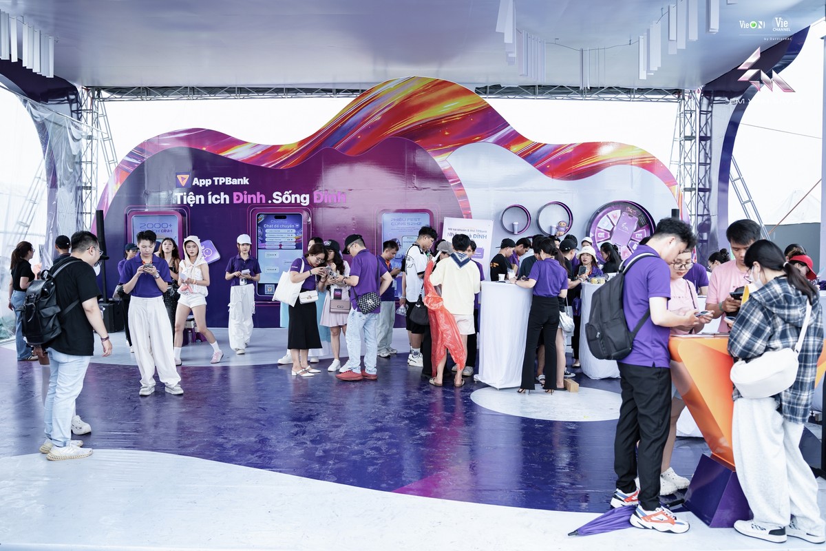 Booth trải nghiệm của TPBank tại concert Em Xinh “Say Hi”