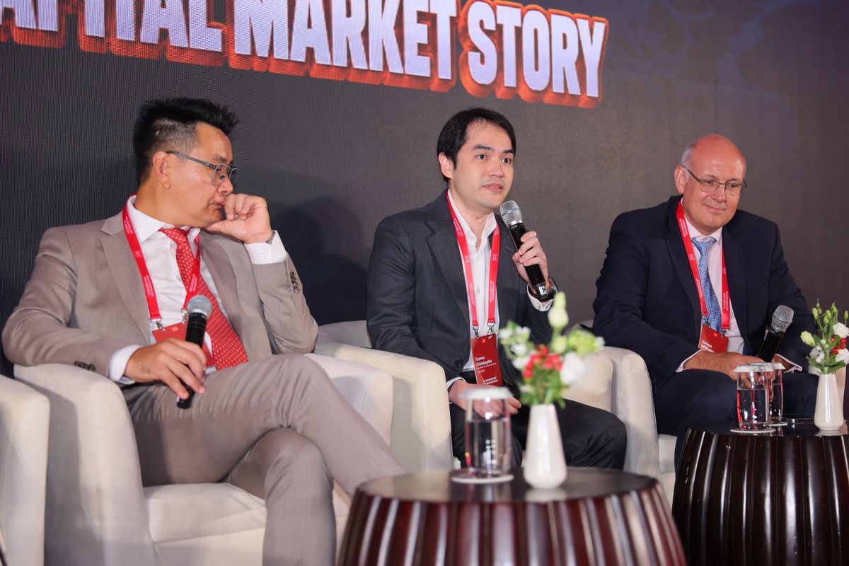 Ông Tanwa Chinnapha, Giám đốc Đầu tư Trực tiếp của Kiatnakin Phatra Financial Group chia sẻ tại sự kiện.