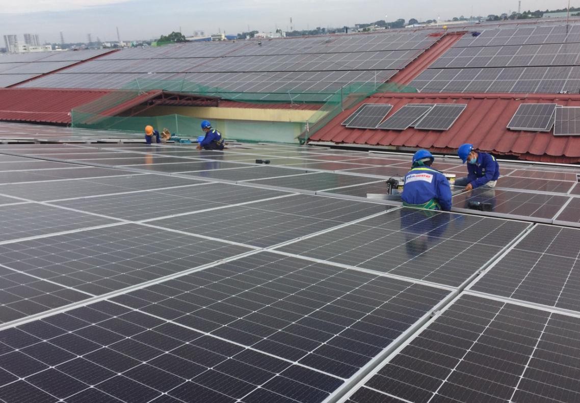Thi công các dự án điện mặt trời áp mái