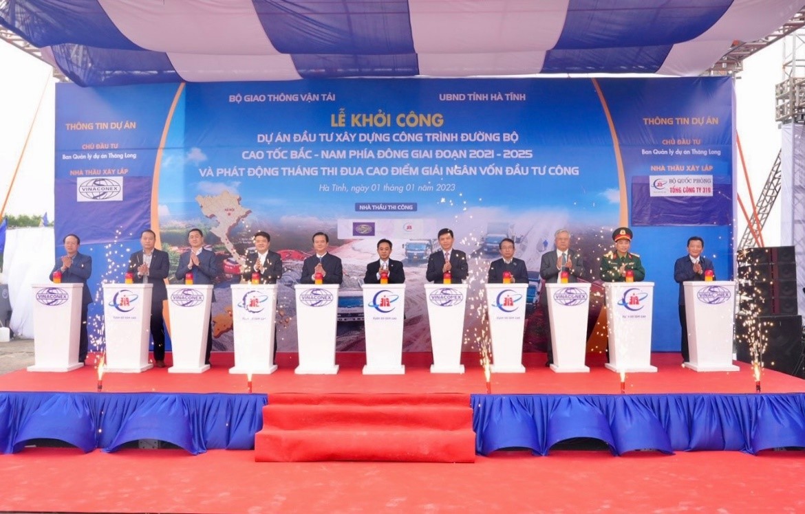 Đại biểu nhấn nút khởi công đoạn Bãi Vọt – Hàm Nghi, dự án thành phần cao tốc Bắc – Nam giai đoạn 2021-2025