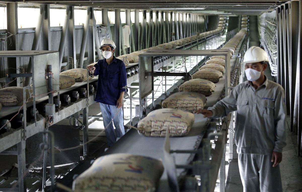 Cổ phiếu xi măng cũng không tránh được đà giảm chung của ngành.